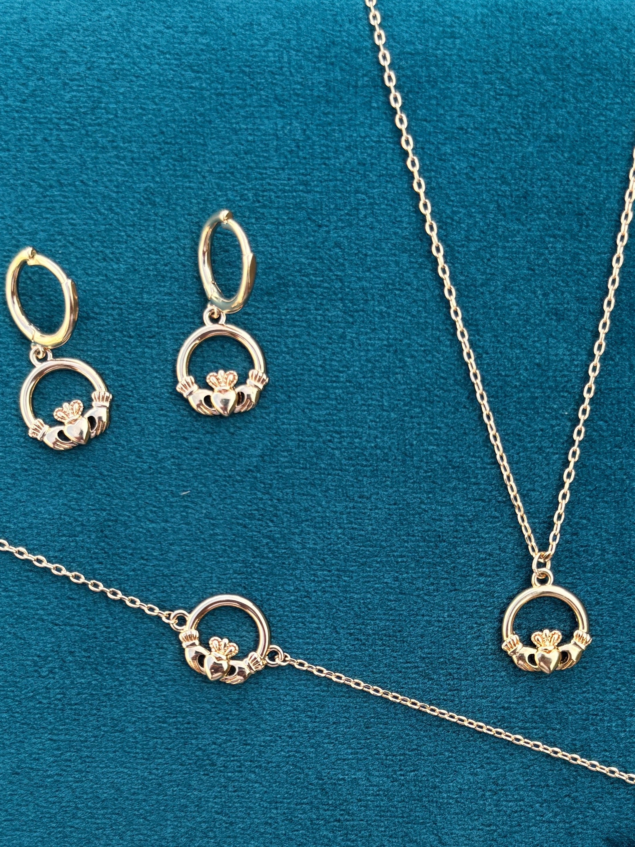 Gold Claddagh Charm Earrings | Fiadh