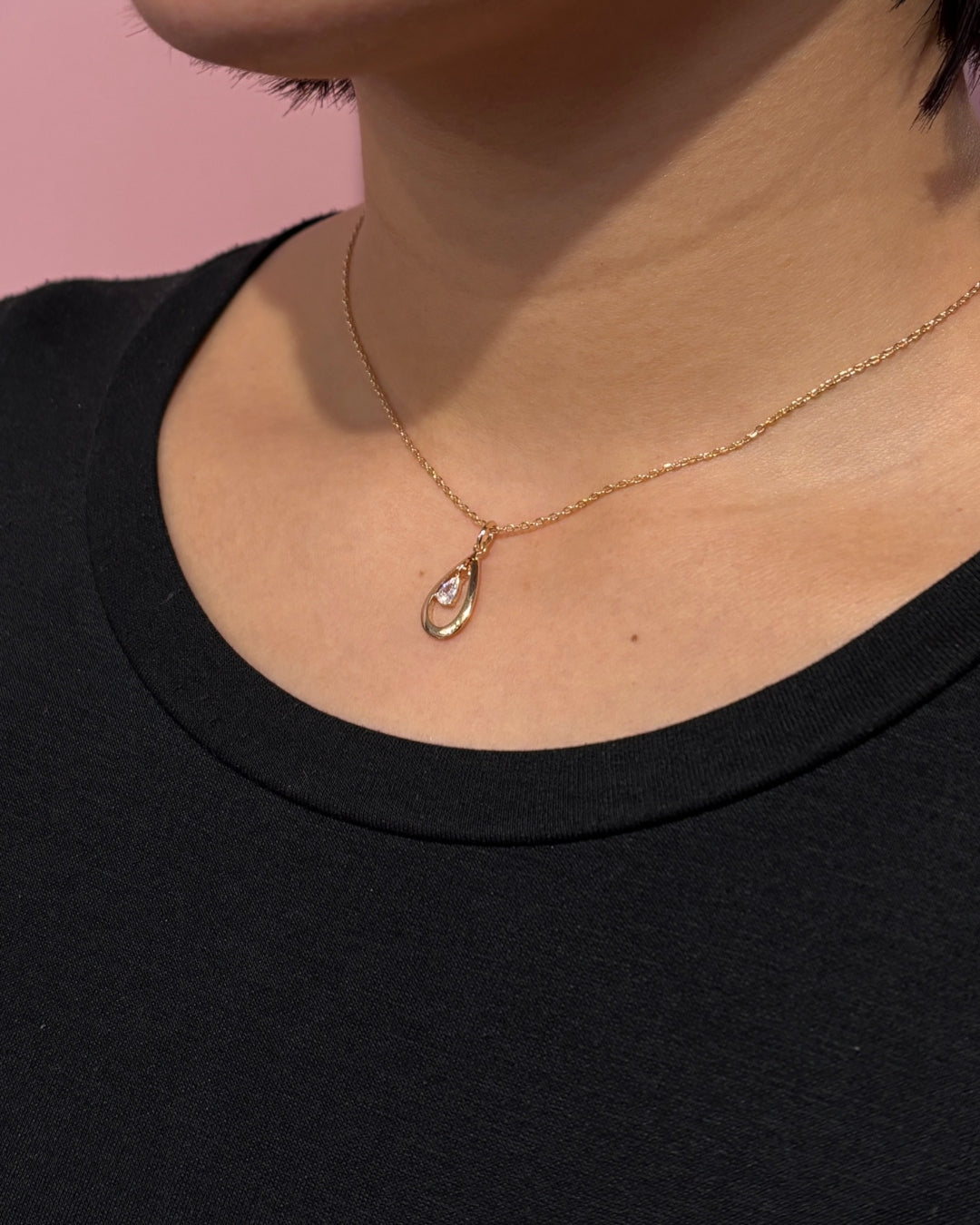 18ct Gold Teardrop Pendant Necklace | Dorina