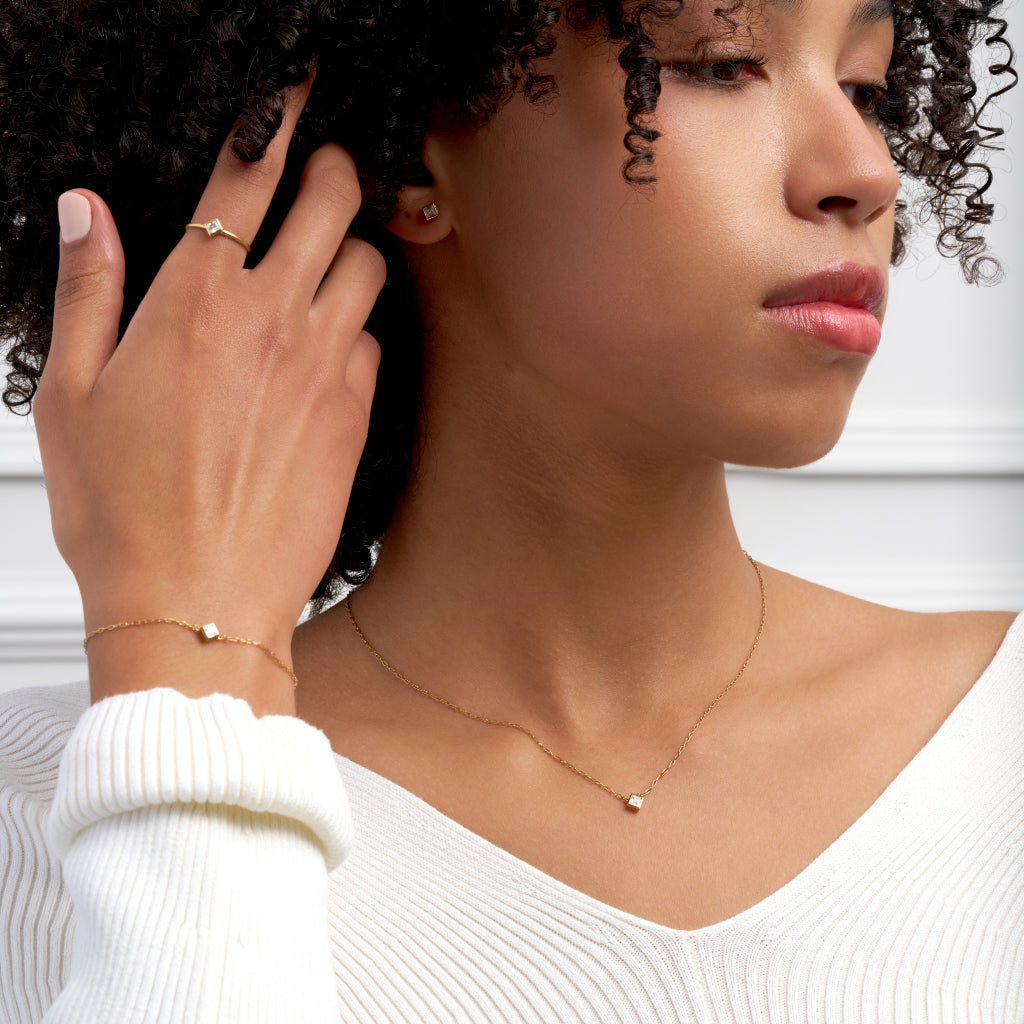 9 Carat Gold Square Stone Bracelet – Elegant and Delicate for Stacking