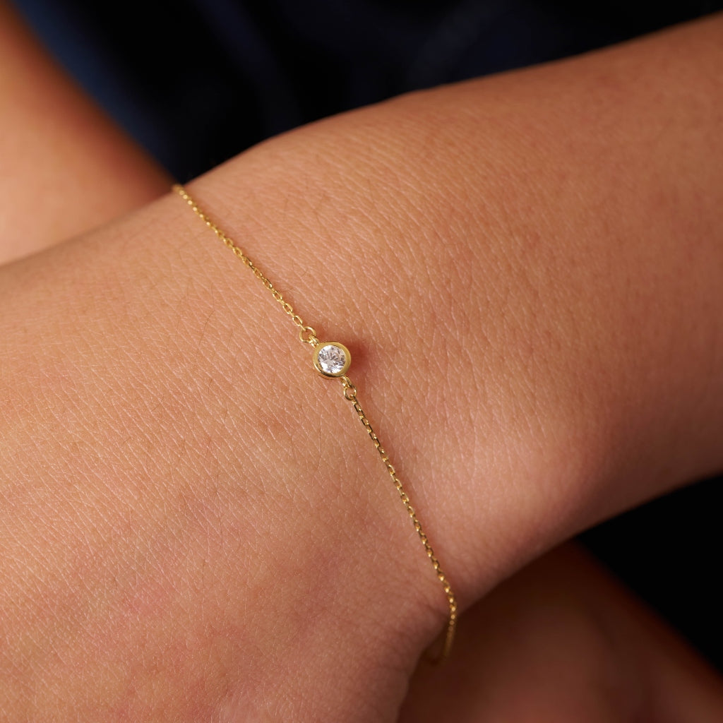 9 Carat Gold Delicate Clear Circle Stone Bracelet | Solia