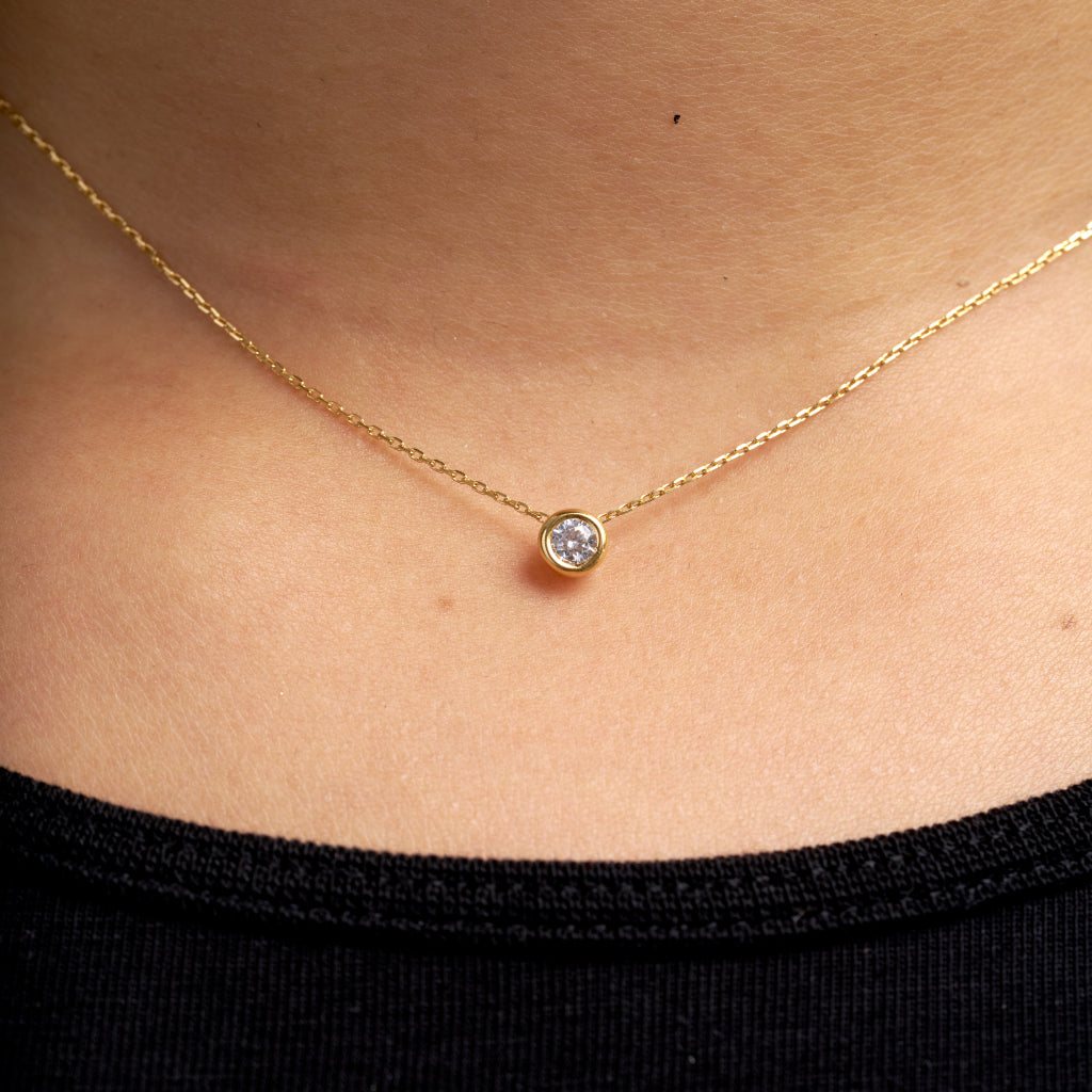 9 Carat Gold Delicate Clear Round Stone Necklace