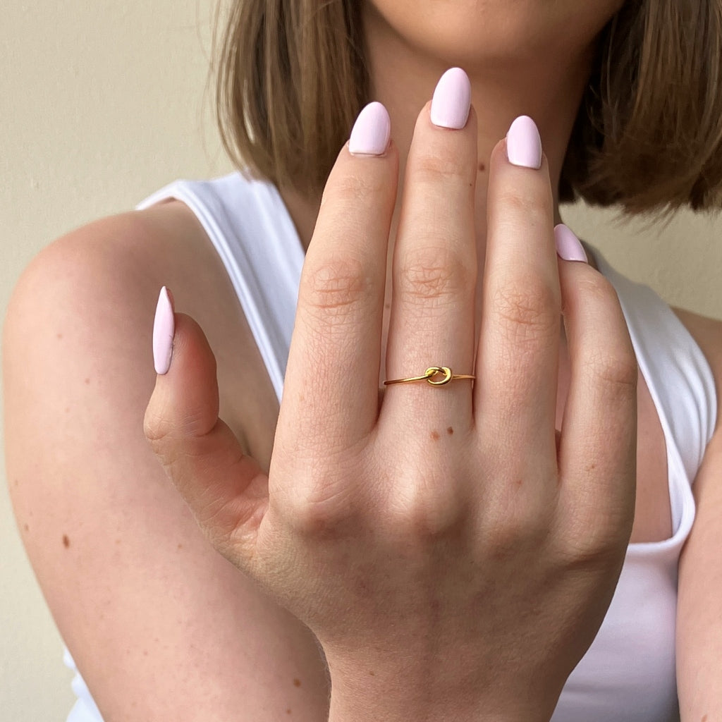 9 Carat Gold Delicate Loveknot Ring