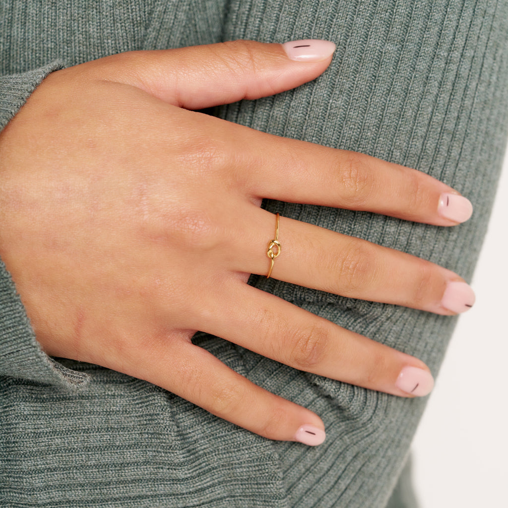 9 Carat Gold Delicate Loveknot Ring
