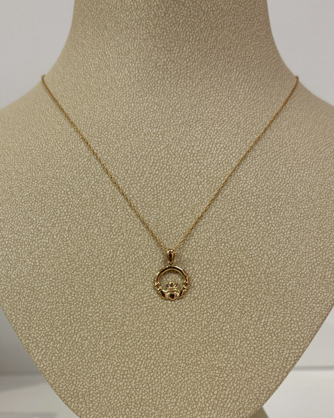 9ct Gold Light Claddagh Pendant Necklace