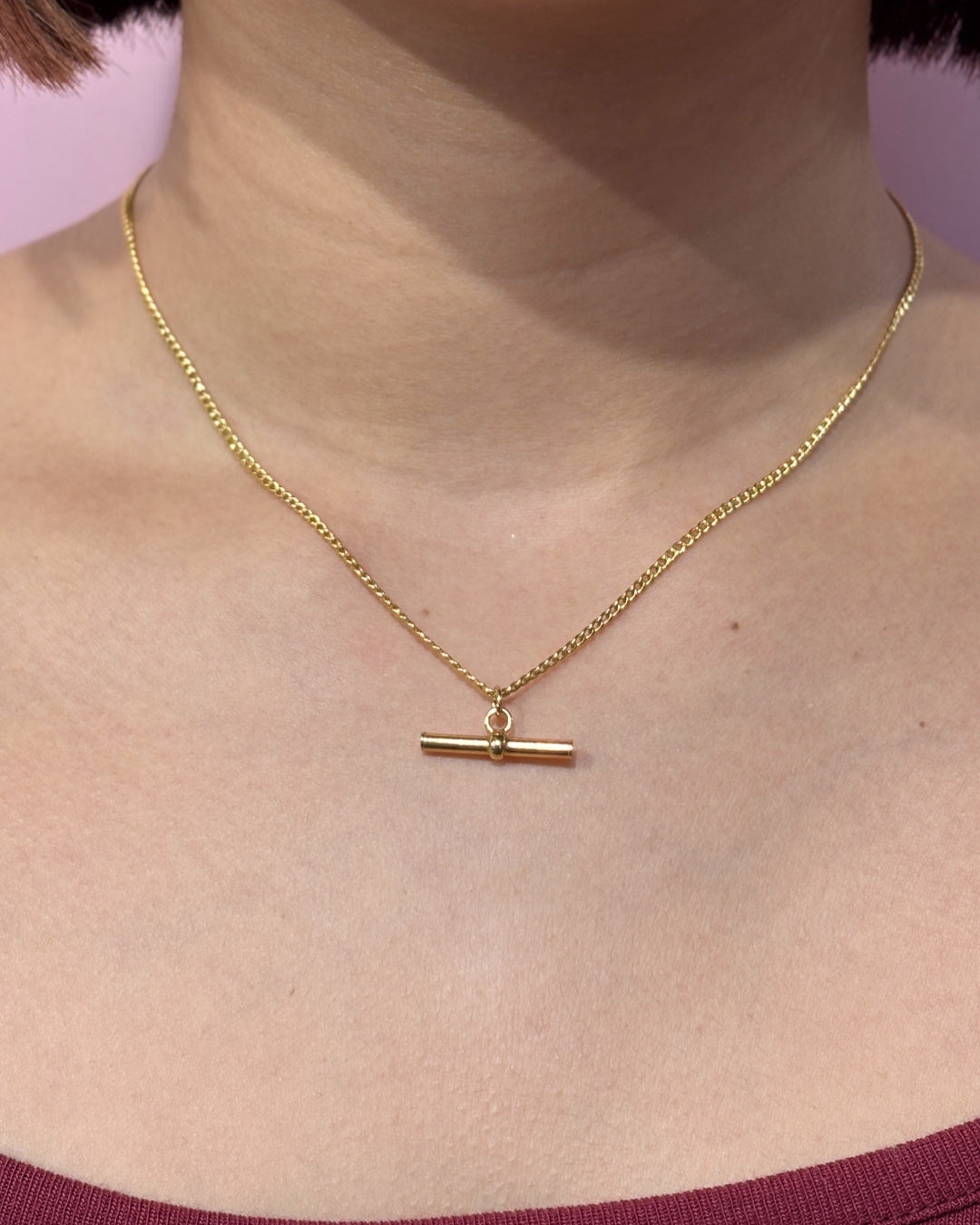 9ct Gold Curb Chain Classic T-Bar Pendant Necklace | Recife