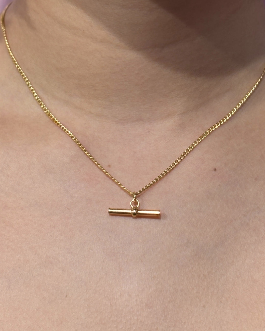 9ct Gold Curb Chain Classic T-Bar Pendant Necklace | Recife