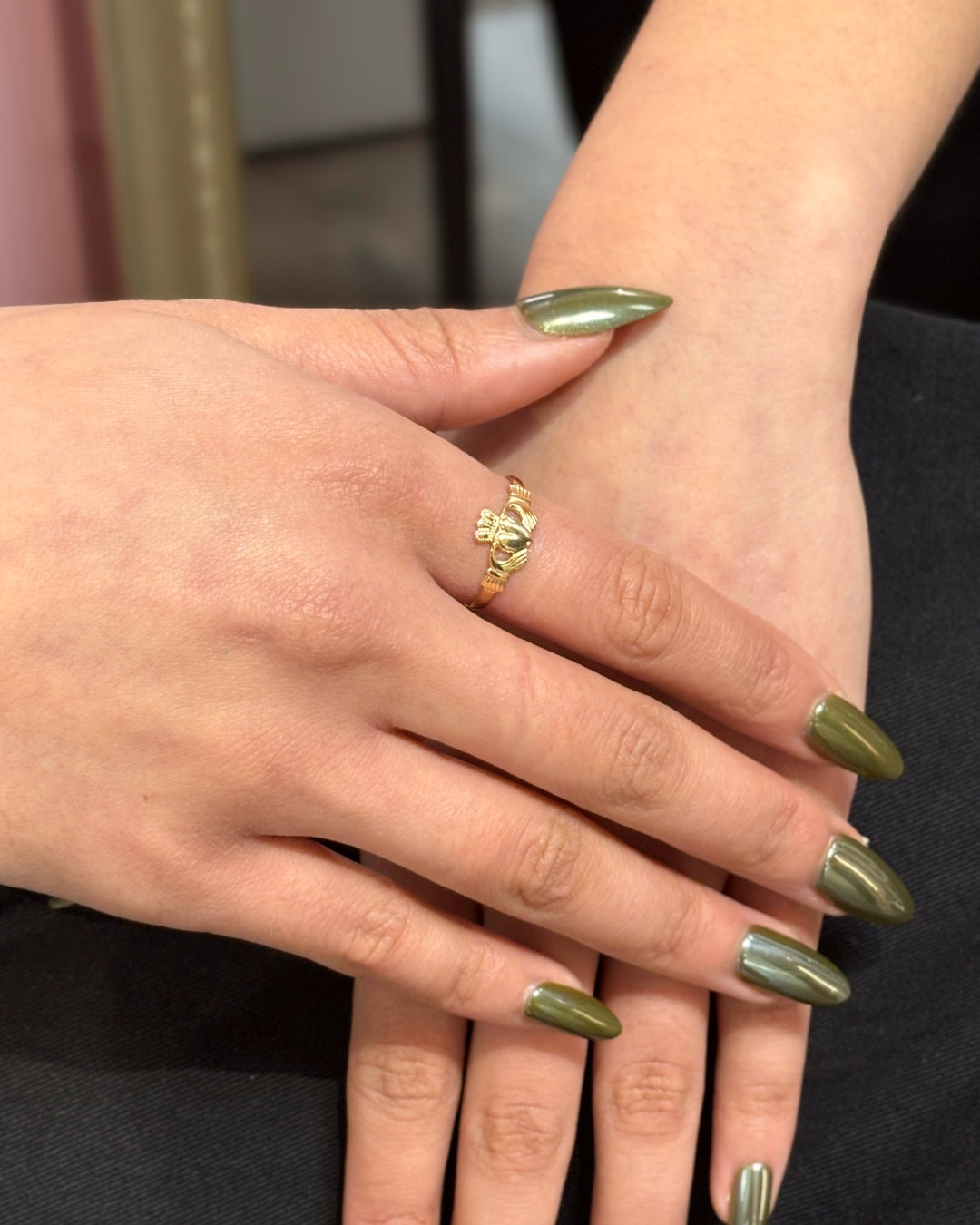 9ct Gold Dainty Claddagh Ring | Solvar