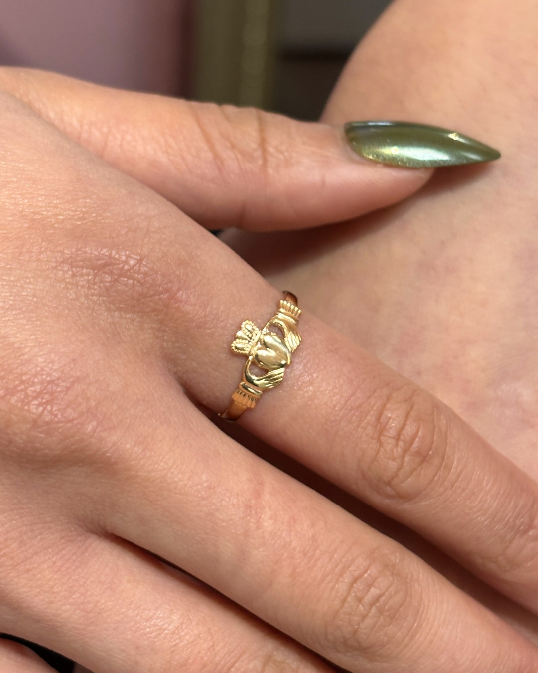 9ct Gold Dainty Claddagh Ring | Solvar