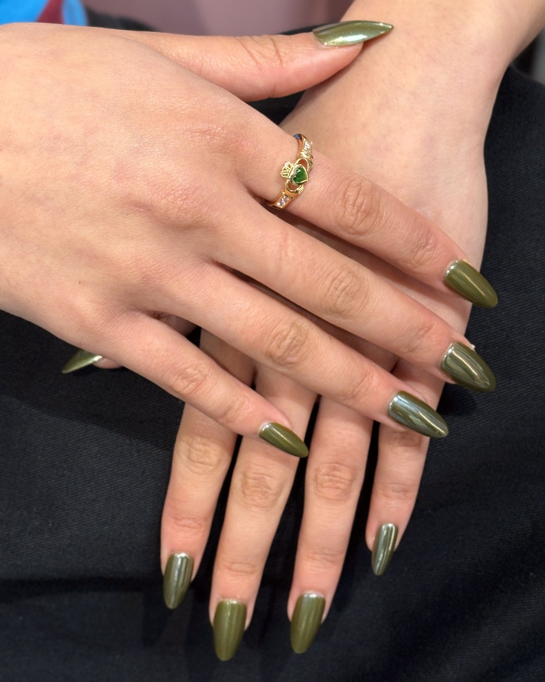 9ct Gold Emerald & Cubic Zirconia Claddagh Ring | Solvar