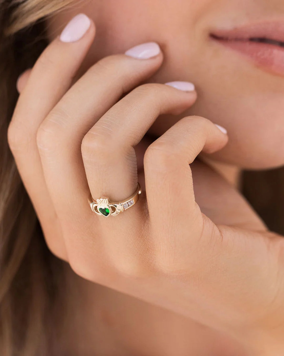 9ct Gold Emerald & Cubic Zirconia Claddagh Ring | Solvar