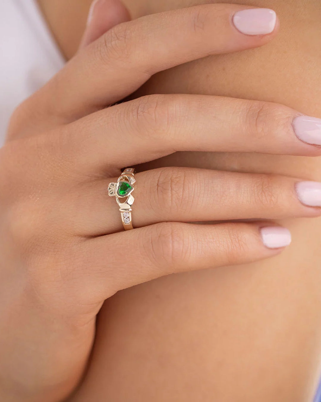 9ct Gold Emerald & Cubic Zirconia Claddagh Ring | Solvar