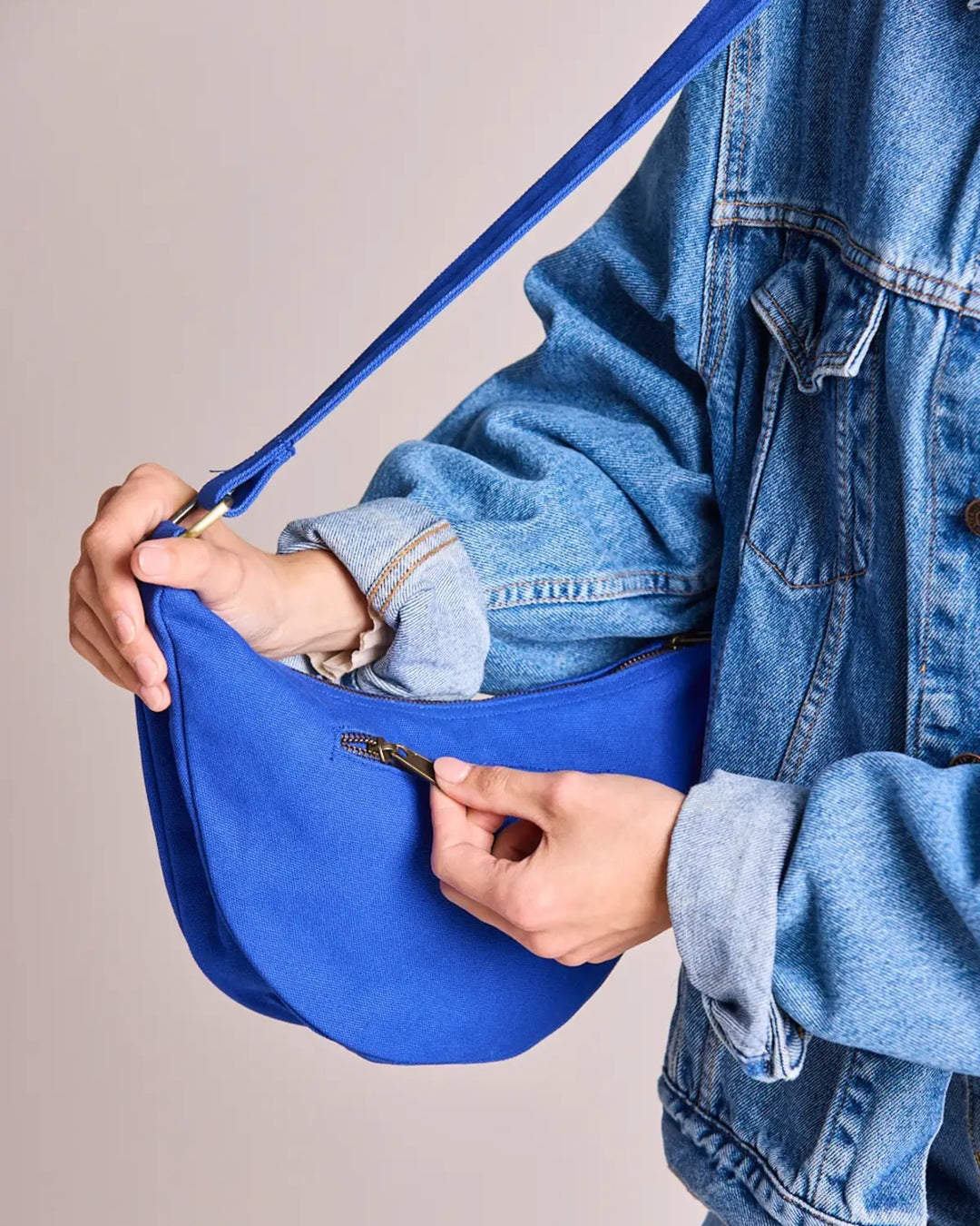 Crossbody Banana Bag | Andrea | Hindbag