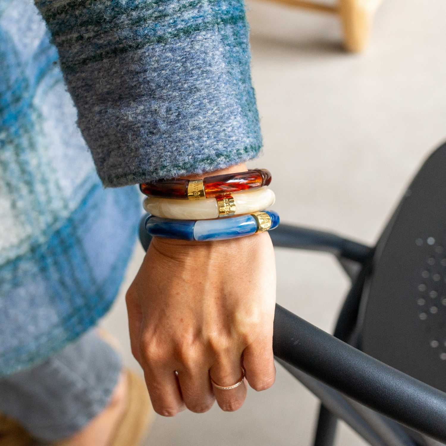 Colourful Resin Bracelet | Igarape Mono | Parabaya