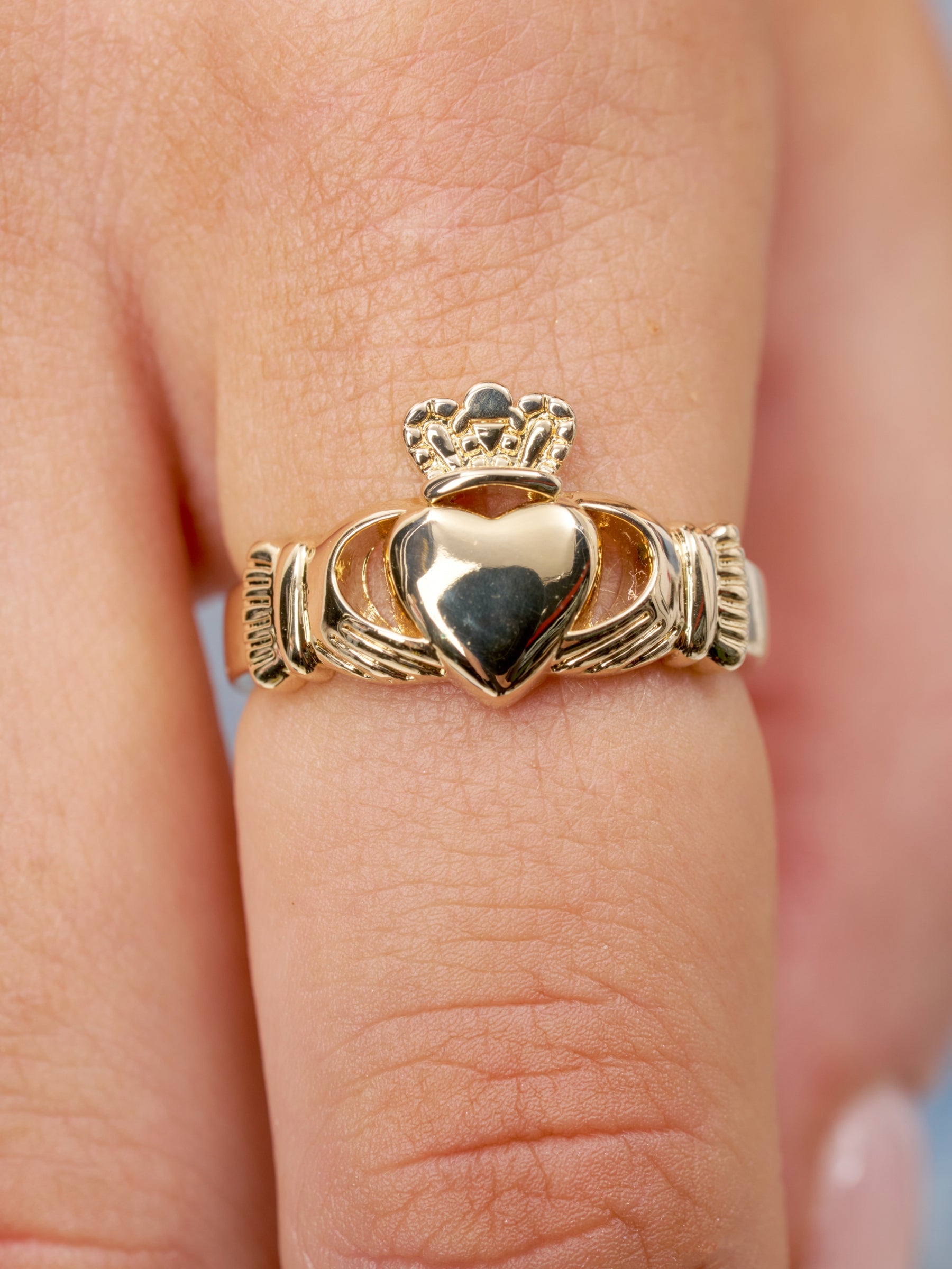 Gold Chunky Claddagh Ring | Saoirse