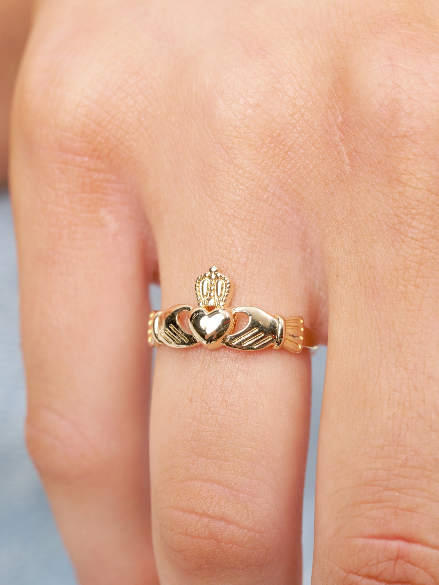 Gold Claddagh Ring | Croia
