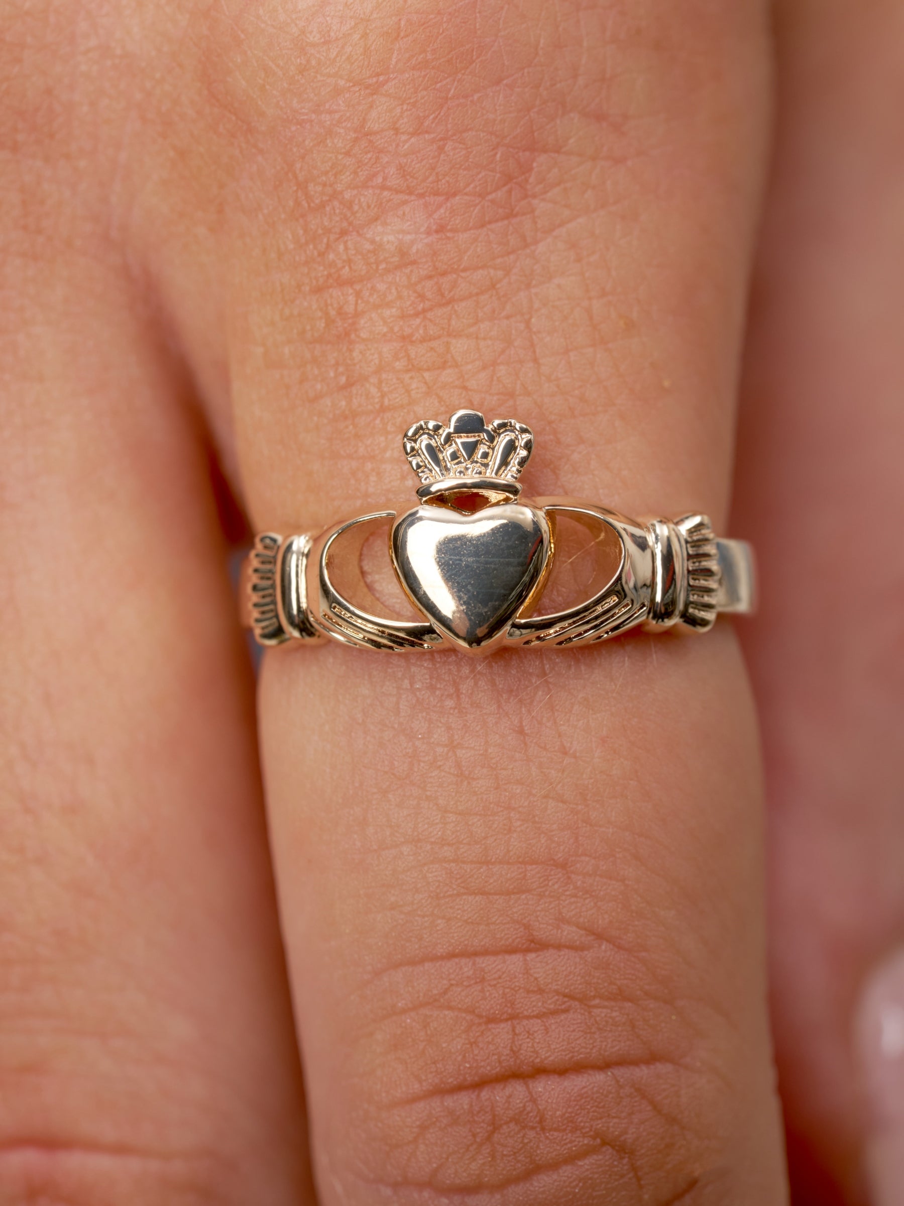 Gold Classic Claddagh Ring | Cara