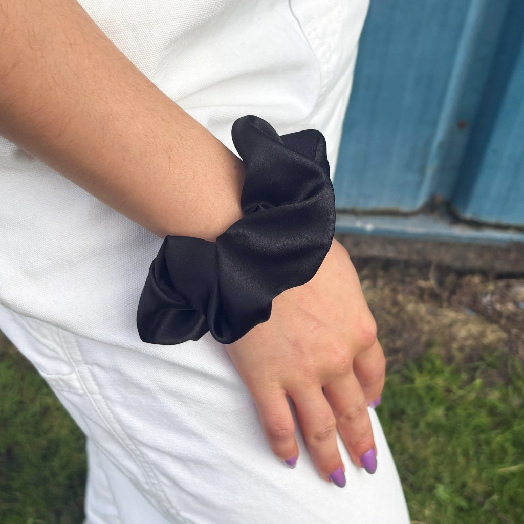 Hair Scrunchie | Black | Chou²