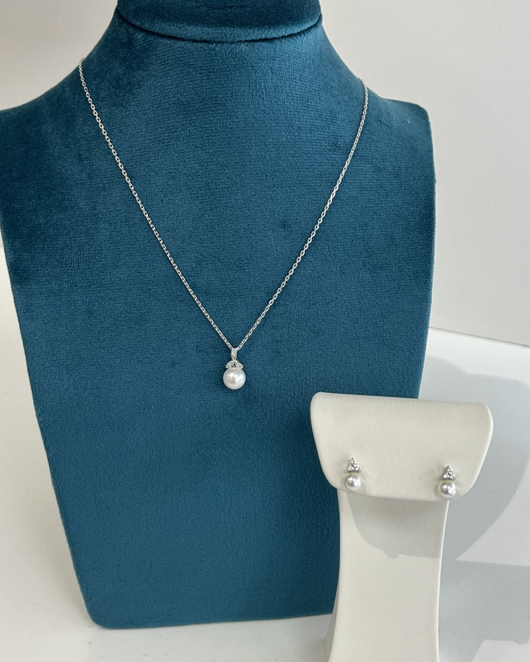Sterling Silver Pearl Pendant Necklace | Naila