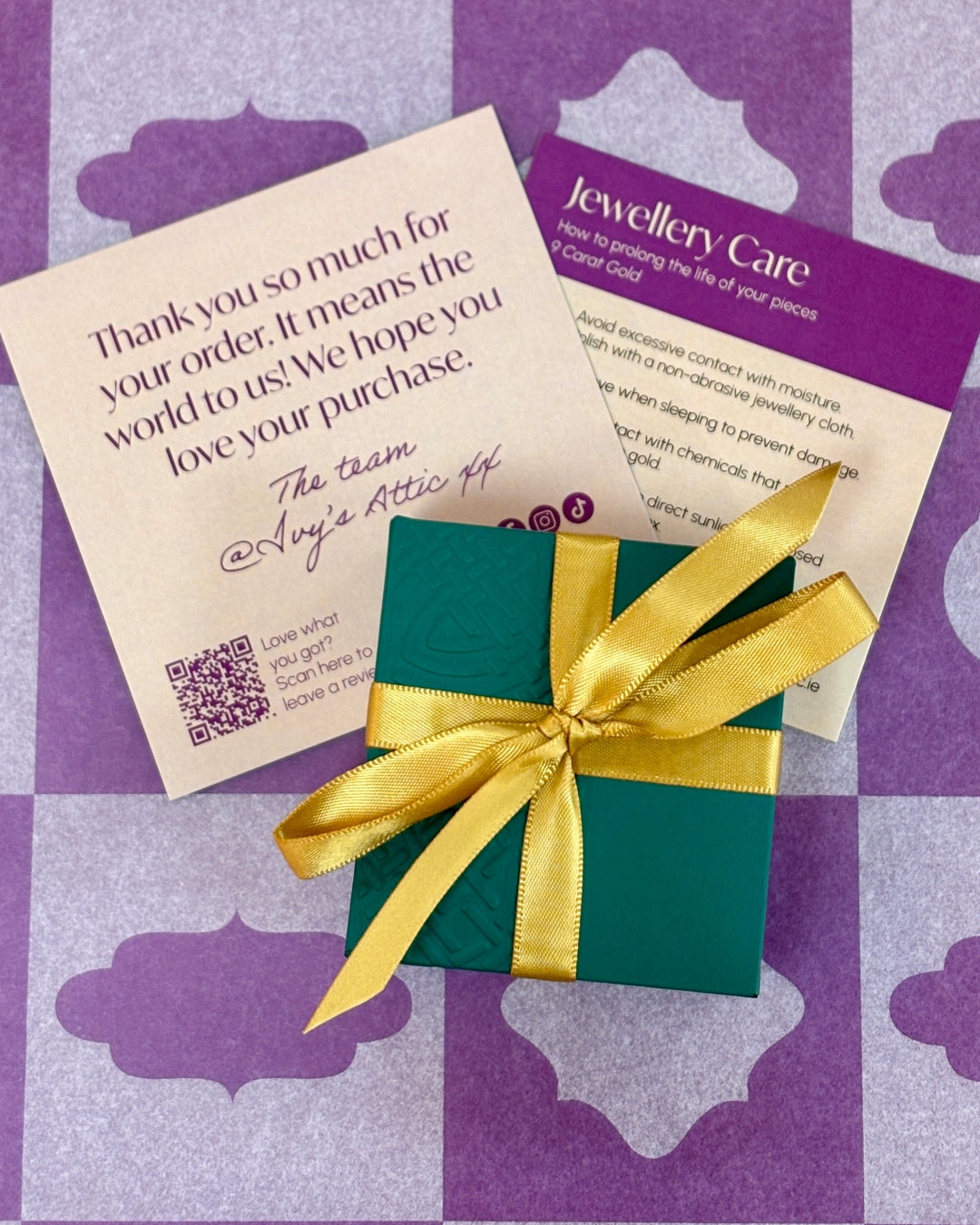 9ct Gold Light Claddagh Stud Earrings | Solvar