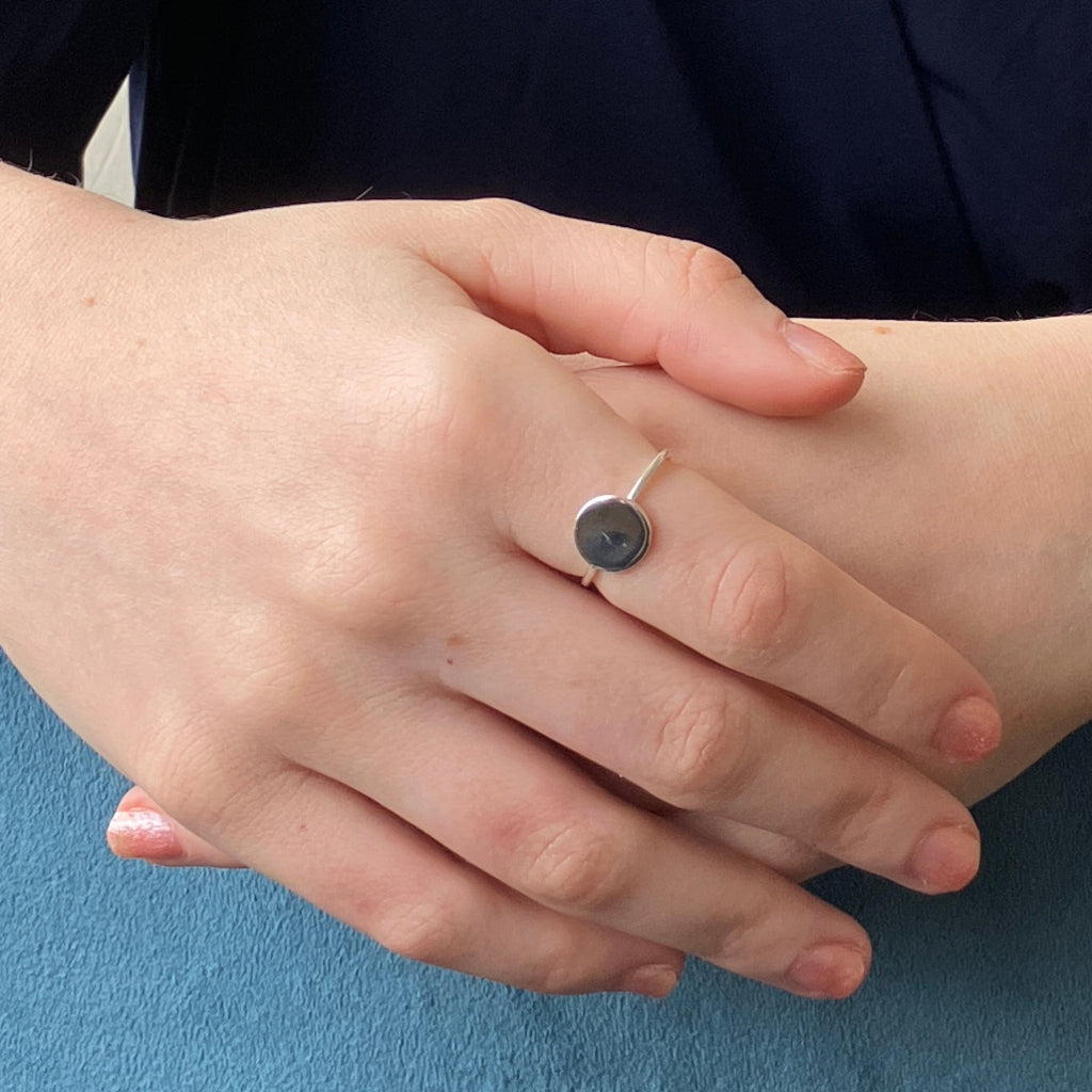 Nixi Delicate Silver Circle Ring