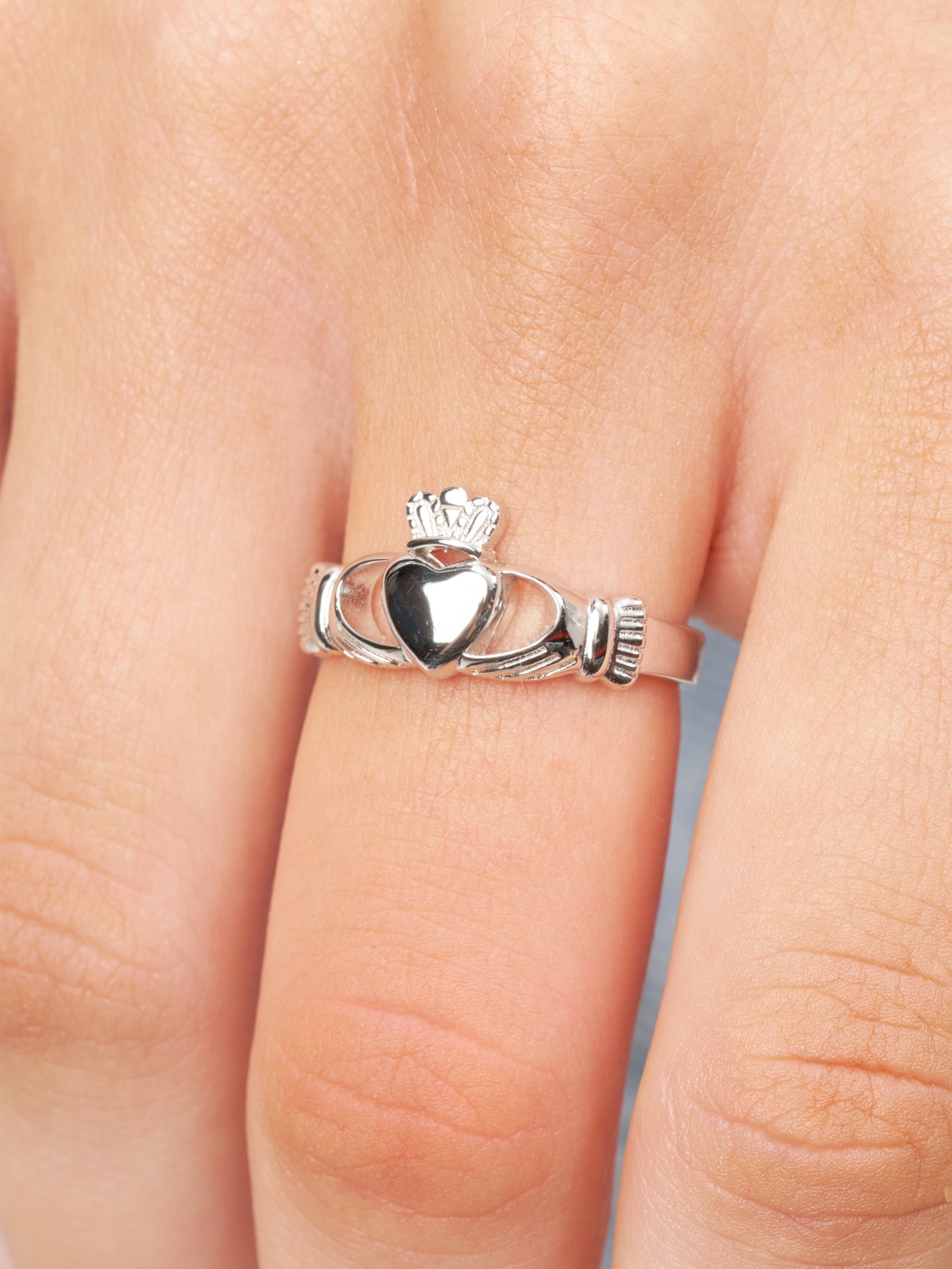 Silver Classic Claddagh Ring | Cara