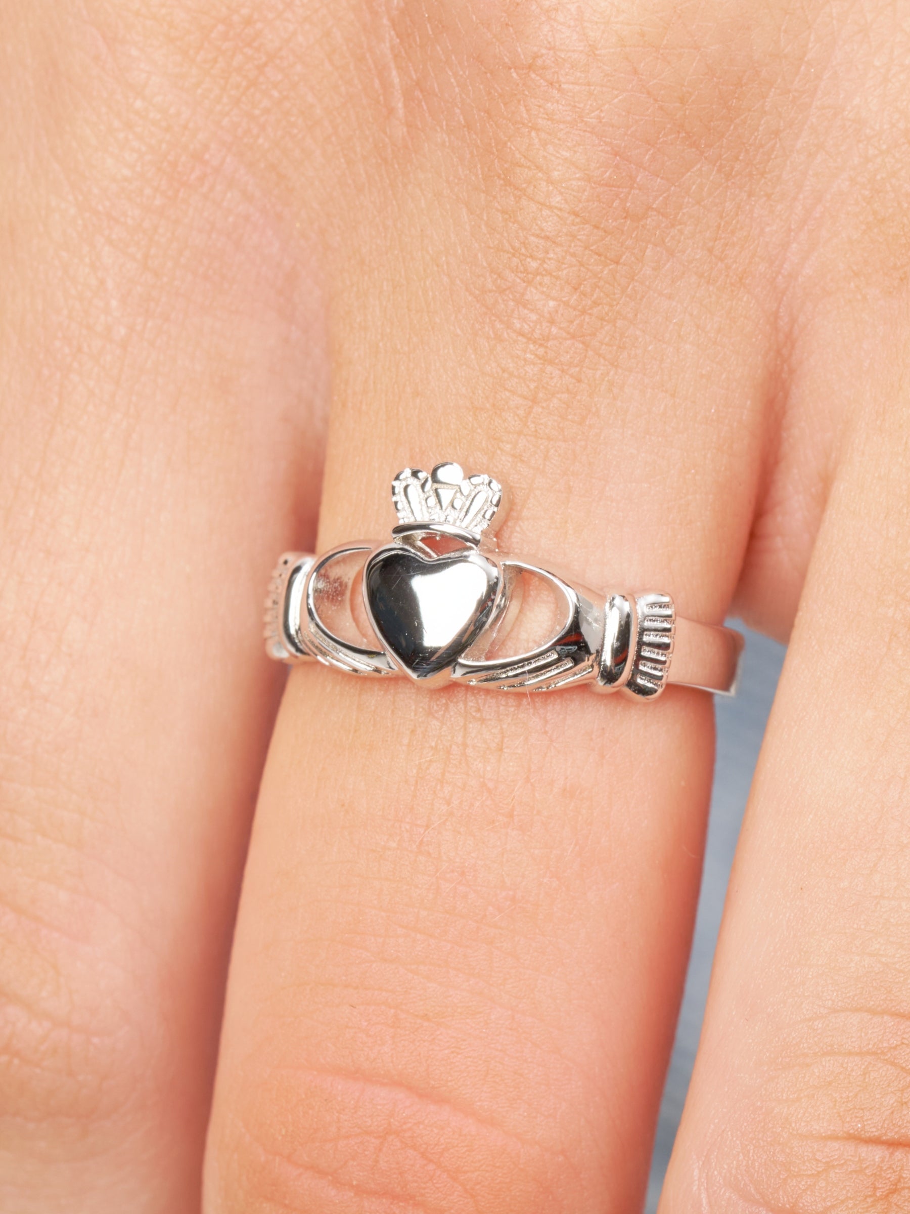 Silver Classic Claddagh Ring | Cara