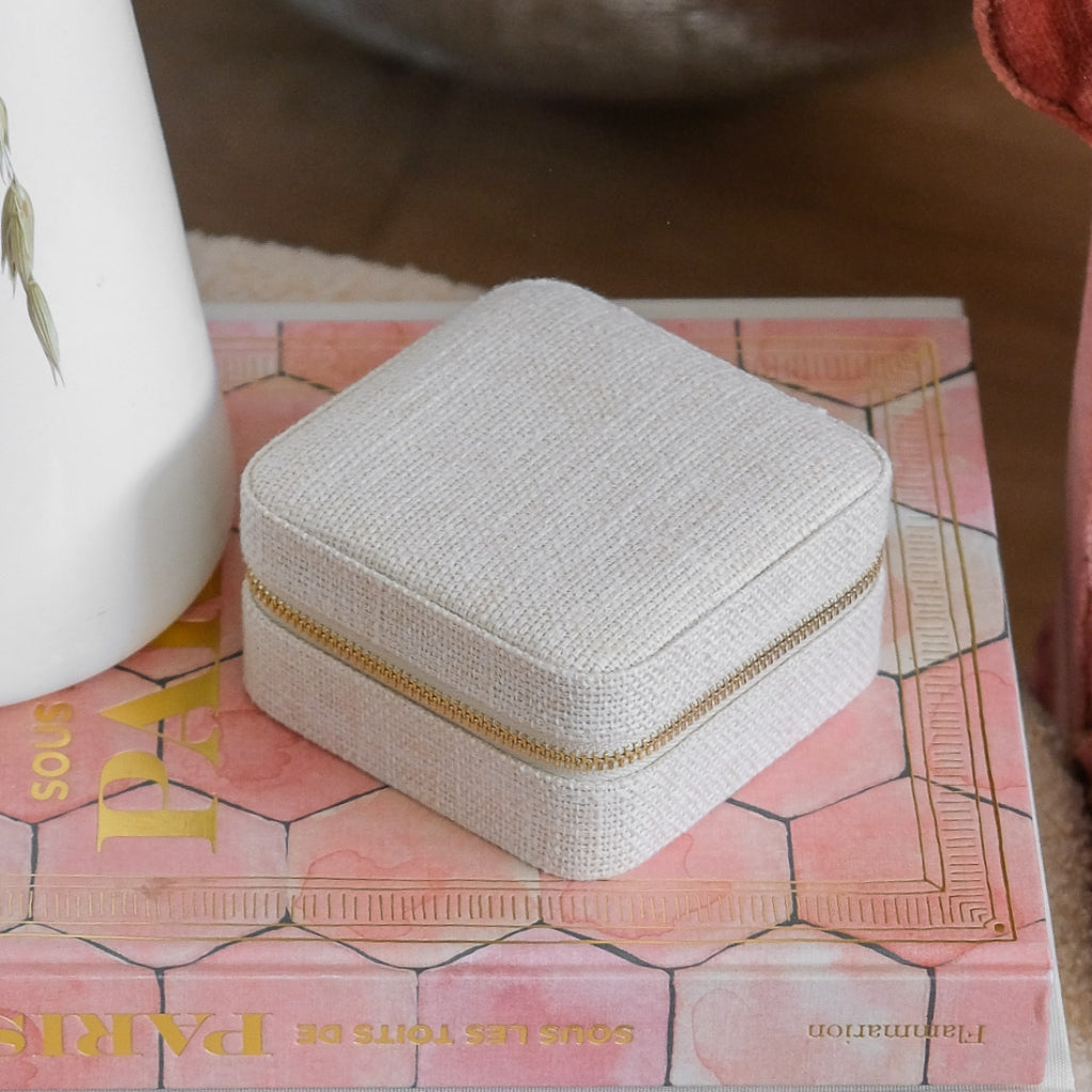 Square Jewellery Case | Corinne | Linen | Maison Scarlett