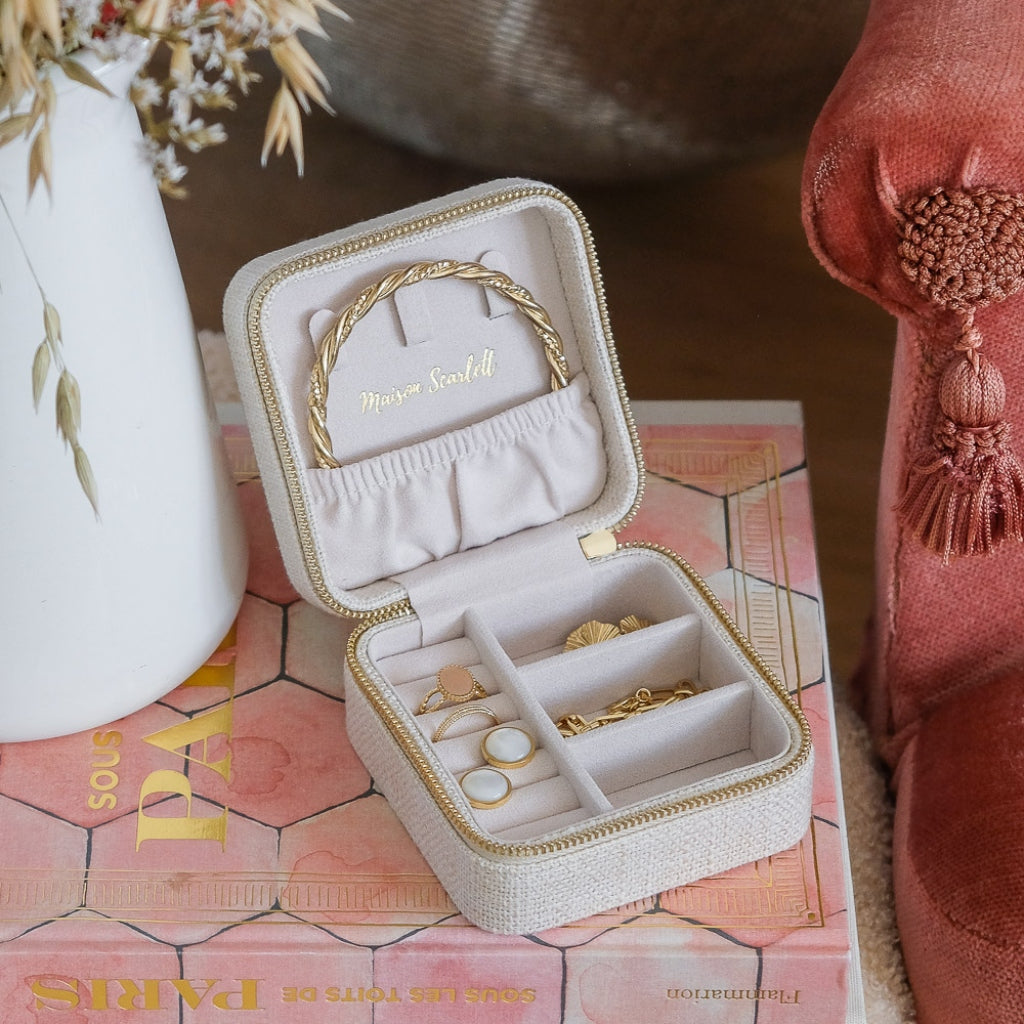 Square Jewellery Case | Corinne | Linen | Maison Scarlett