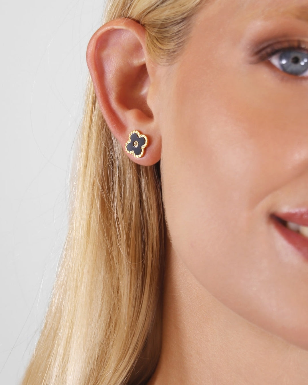 Steel Clover Detail Stud Earrings | Anartxy