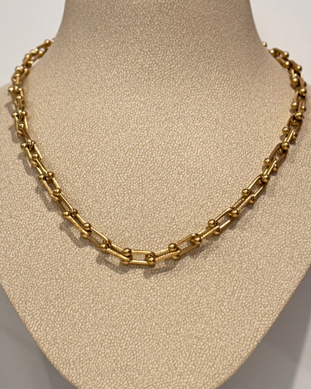Steel U-Shape Horseshoe Link Necklace | Anartxy