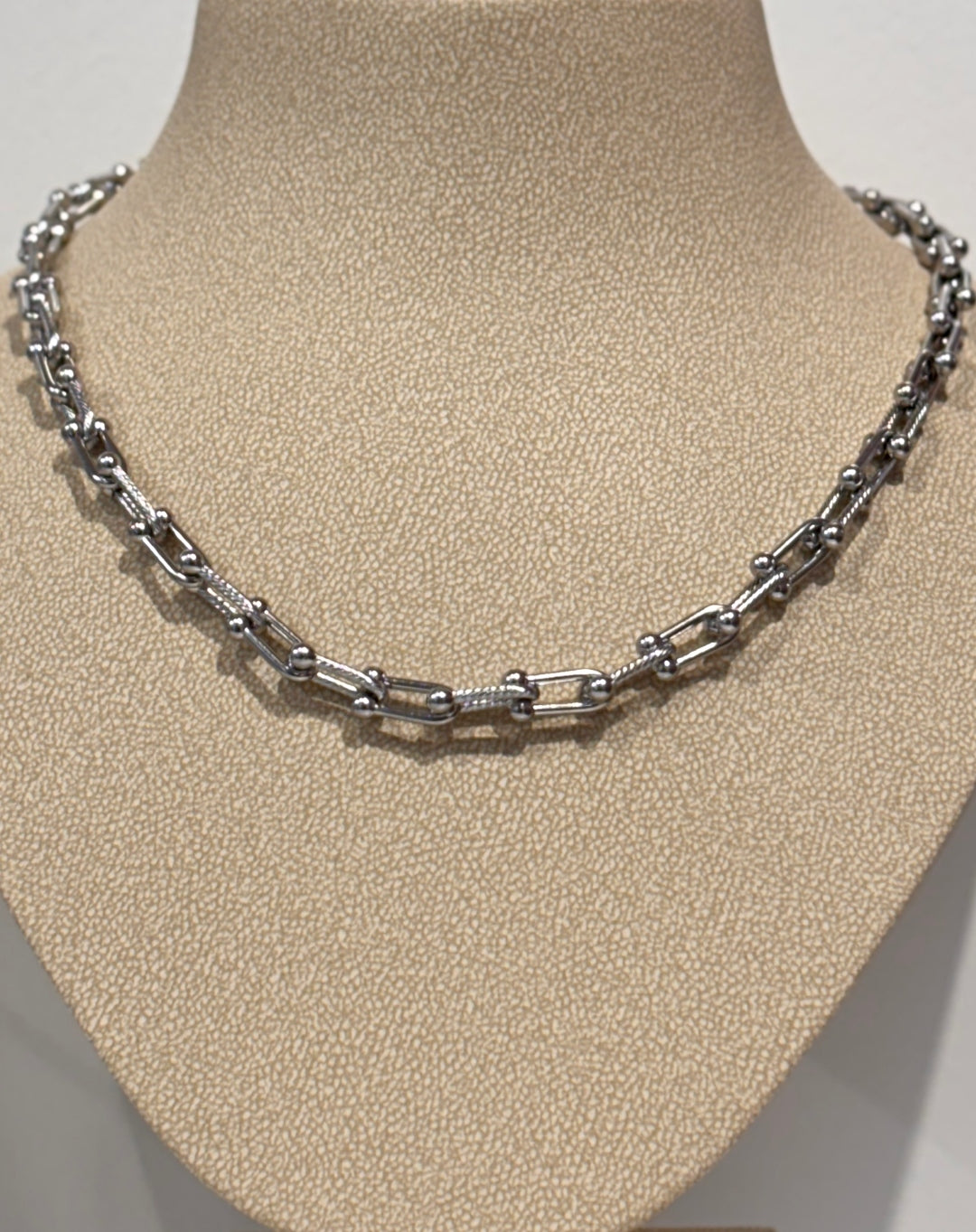 Steel U-Shape Horseshoe Link Necklace | Anartxy