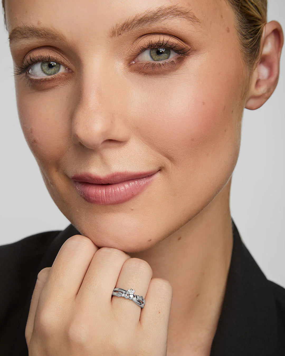 Sterling Silver Crossover Claddagh Ring | Solvar