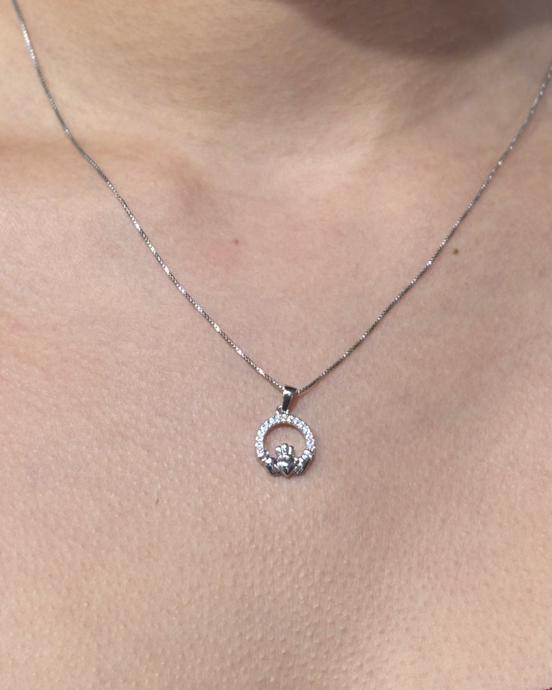 Sterling Silver & Cubic Zirconia Small Round Claddagh Pendant Necklace | Solvar