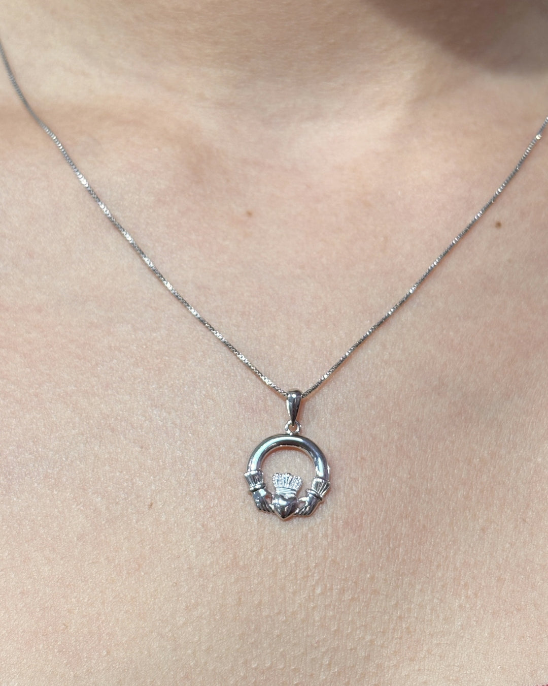 Sterling Silver Small Claddagh Necklace | Solvar