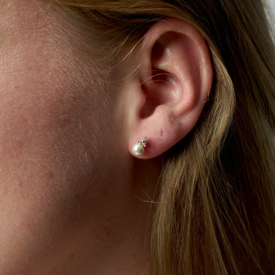 Sterling Silver Diamond Shape Small Pearl Stud Earrings | Leia