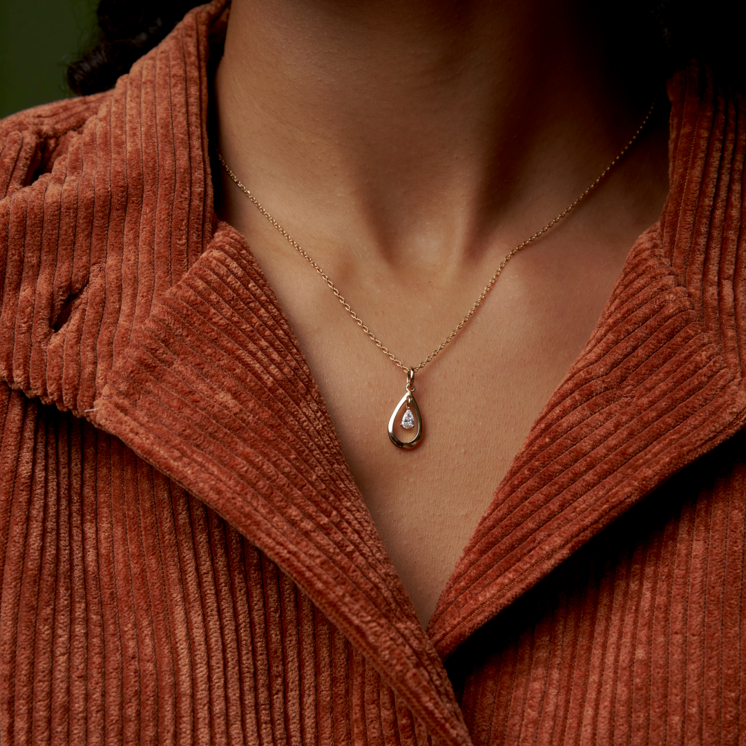 18ct Gold Teardrop Pendant Necklace | Dorina