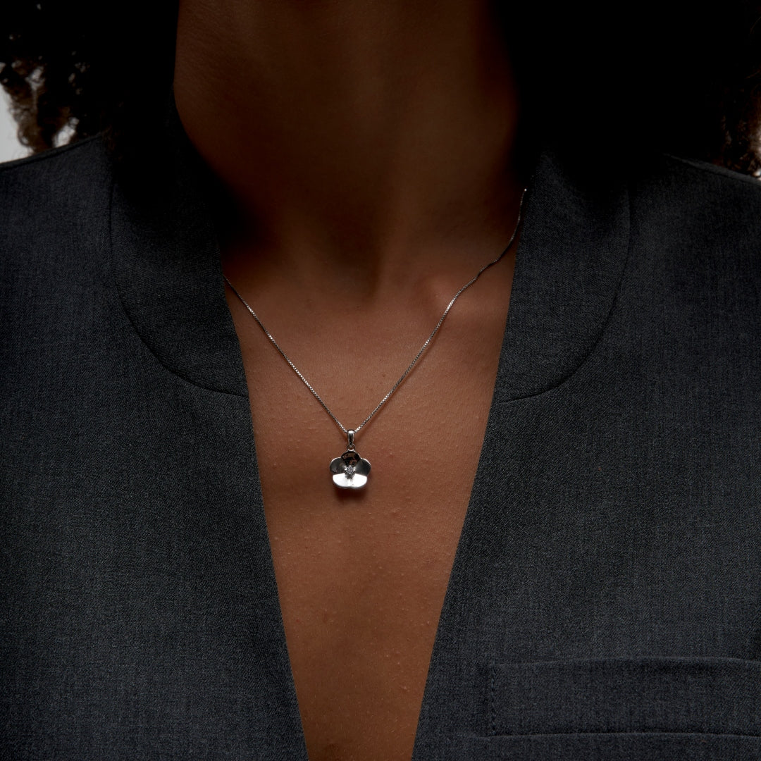 Sterling Silver Flower Pendant Necklace | Arezzo