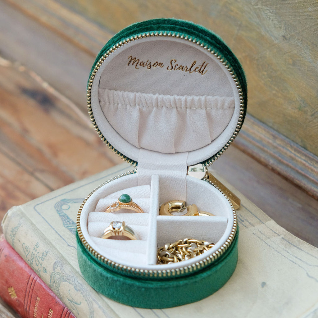 Round Travel Jewellery Case | Yvonne | Velvet | Maison Scarlett