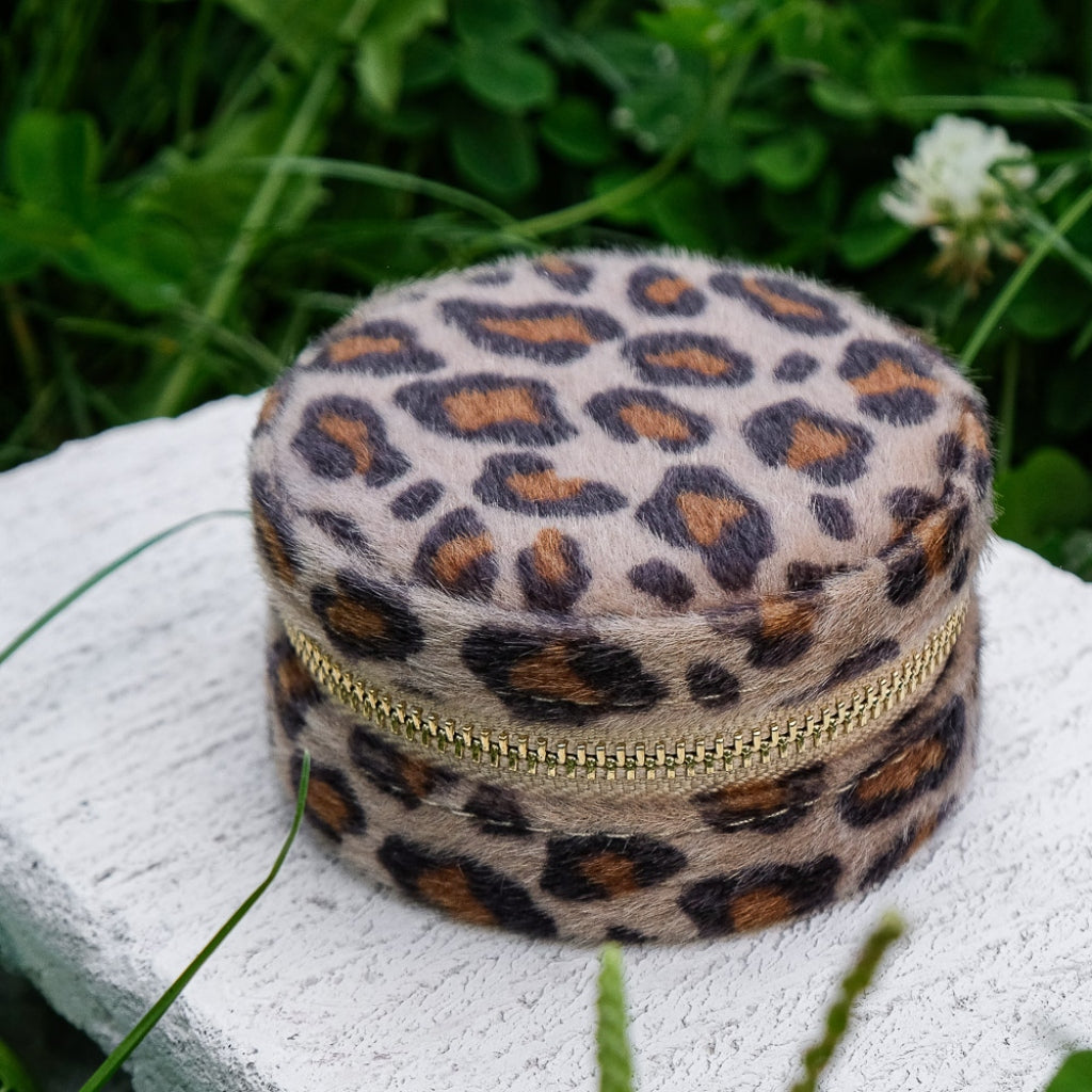 Round Travel Jewellery Case | Yvonne | Leopard | Maison Scarlett