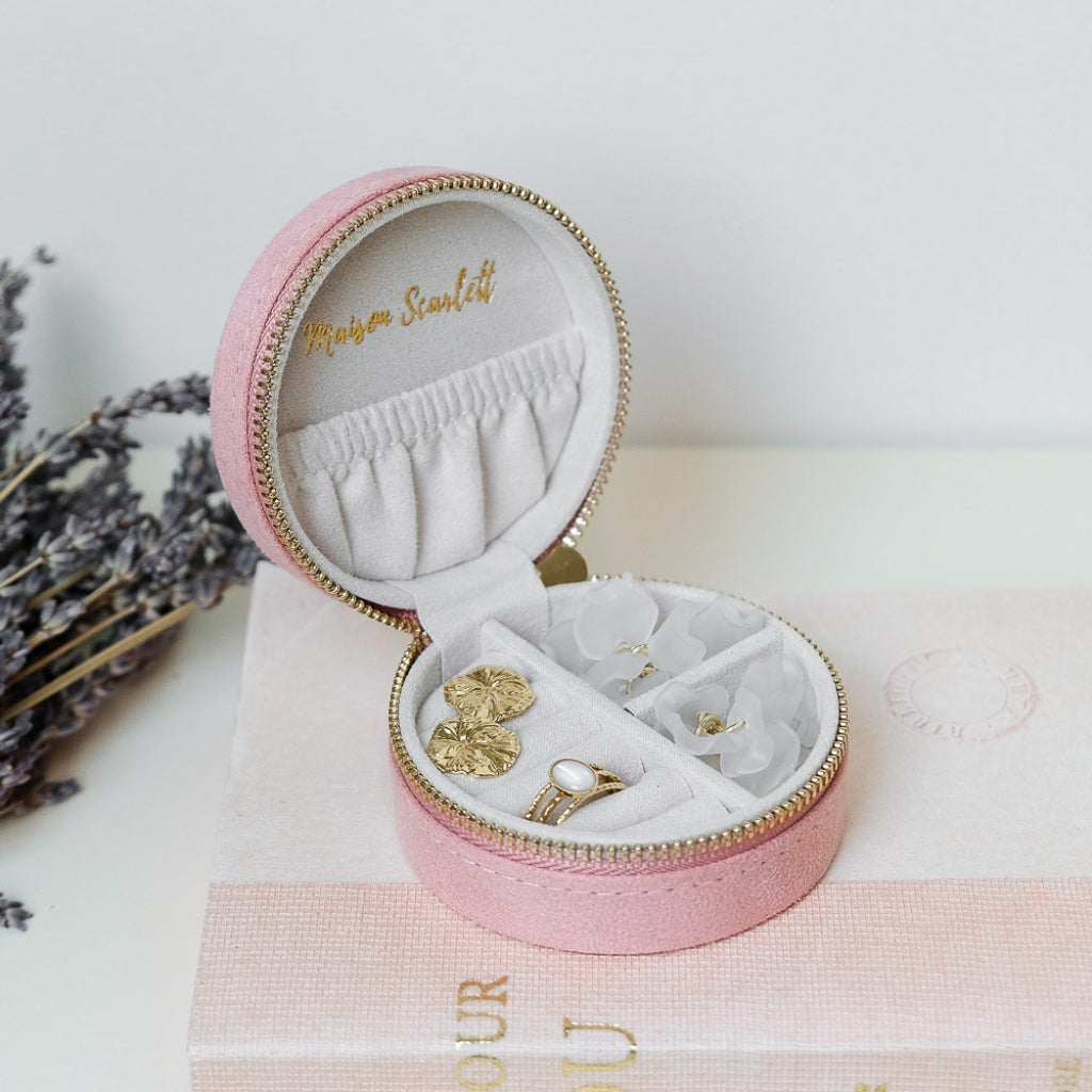 Round Travel Jewellery Case | Yvonne | Velvet | Maison Scarlett