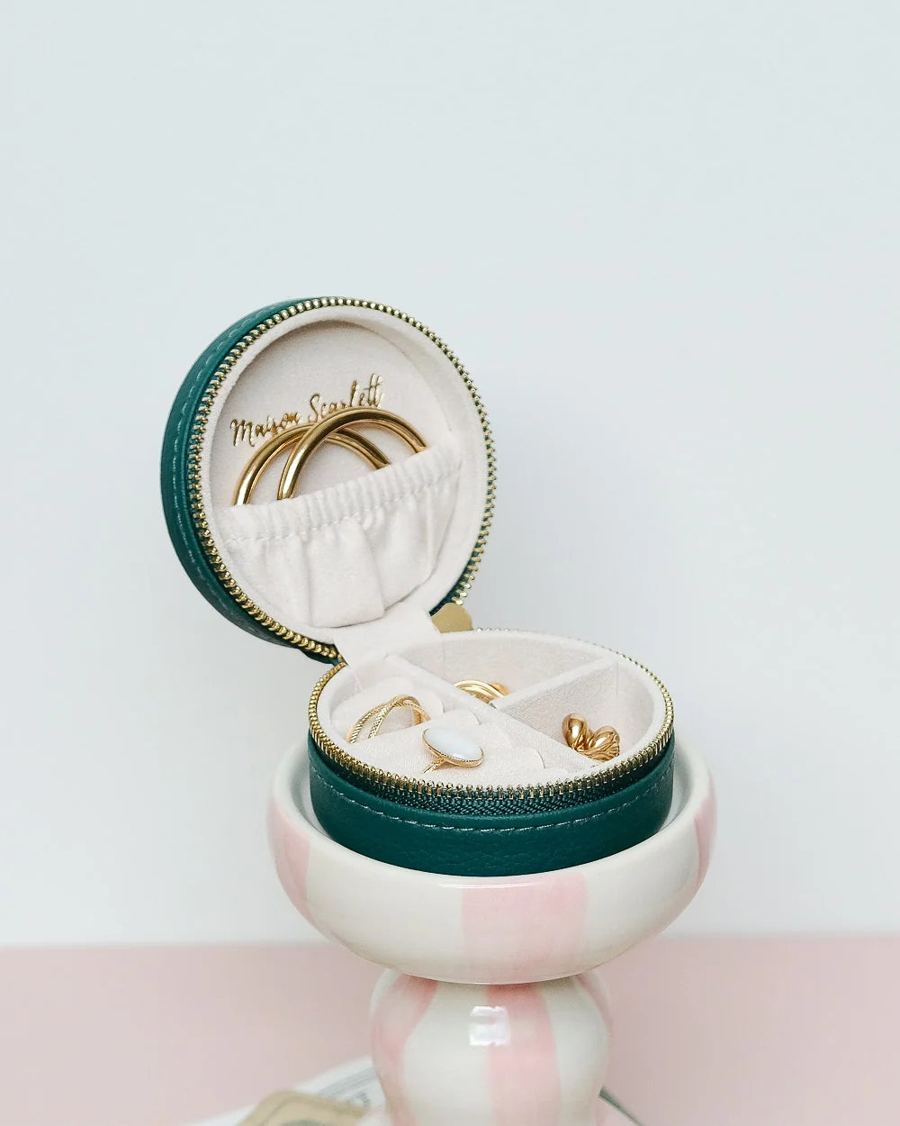 Round Travel Jewellery Case | Yvonne | Faux Leather | Maison Scarlett