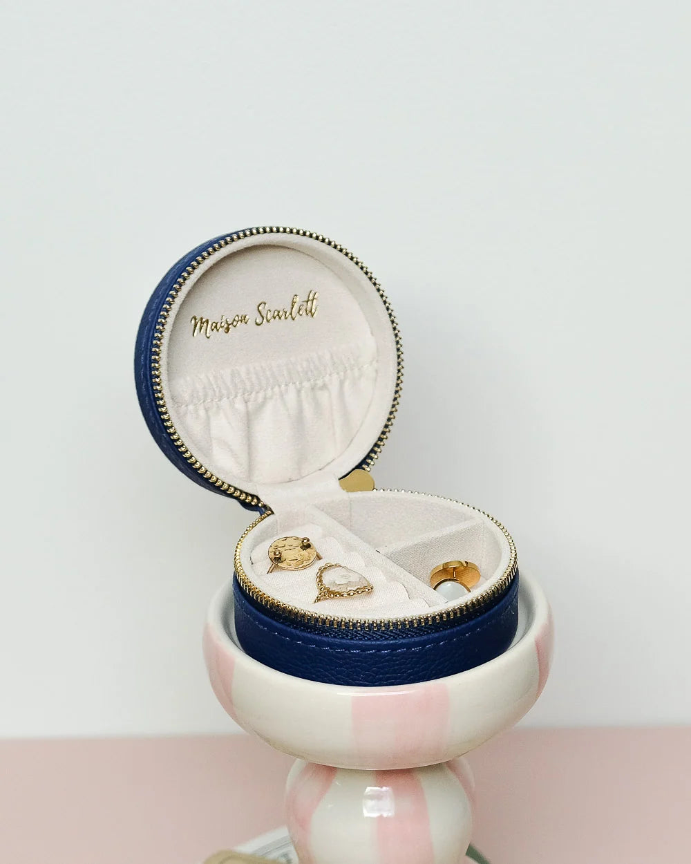 Round Travel Jewellery Case | Yvonne | Faux Leather | Maison Scarlett