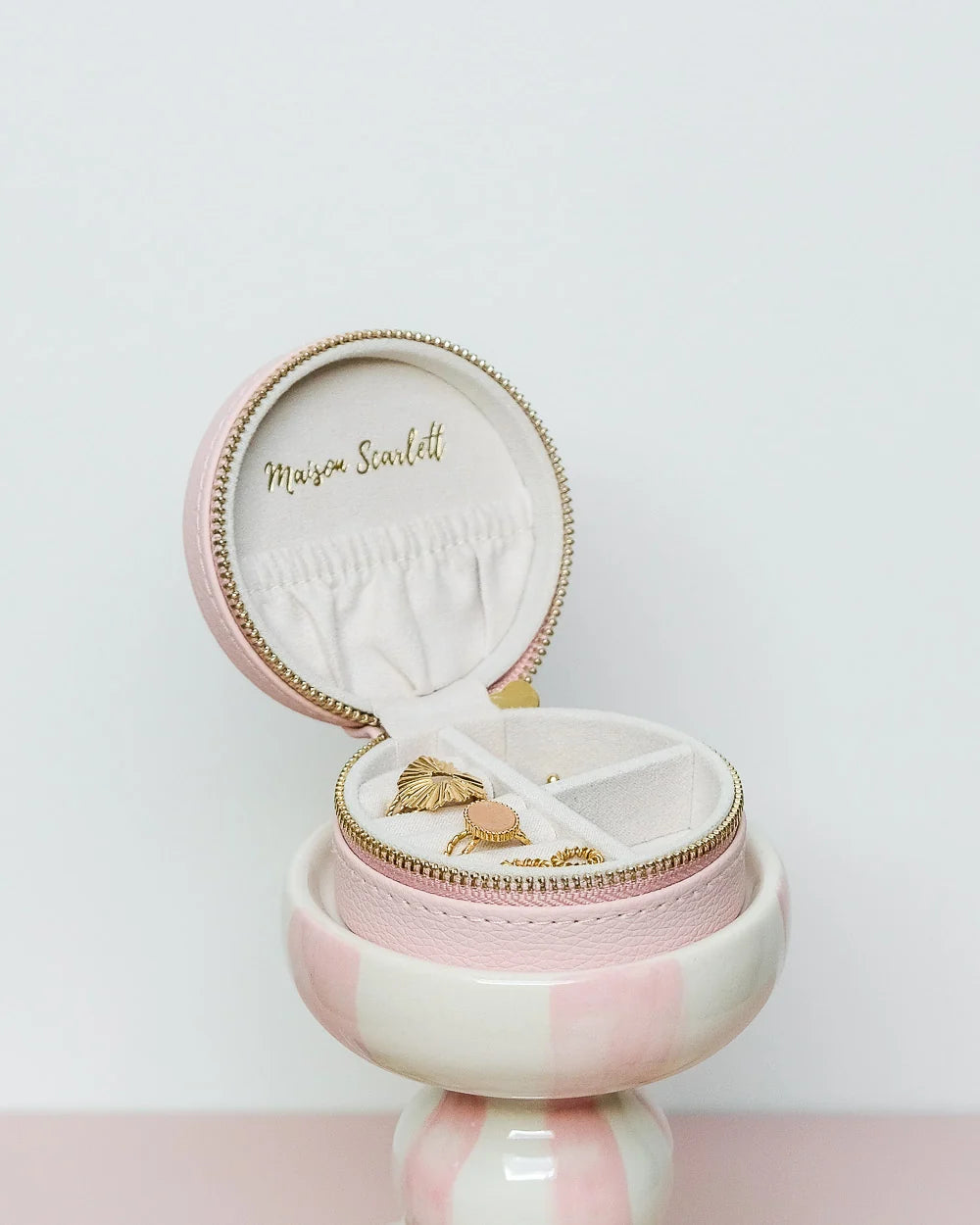 Round Travel Jewellery Case | Yvonne | Faux Leather | Maison Scarlett