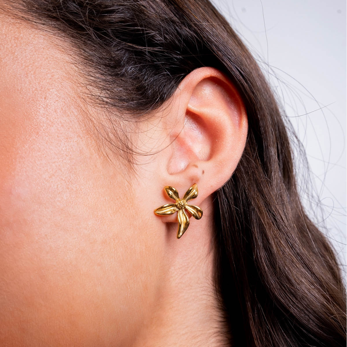 Steel Curved Flower Stud Earrings | Anartxy