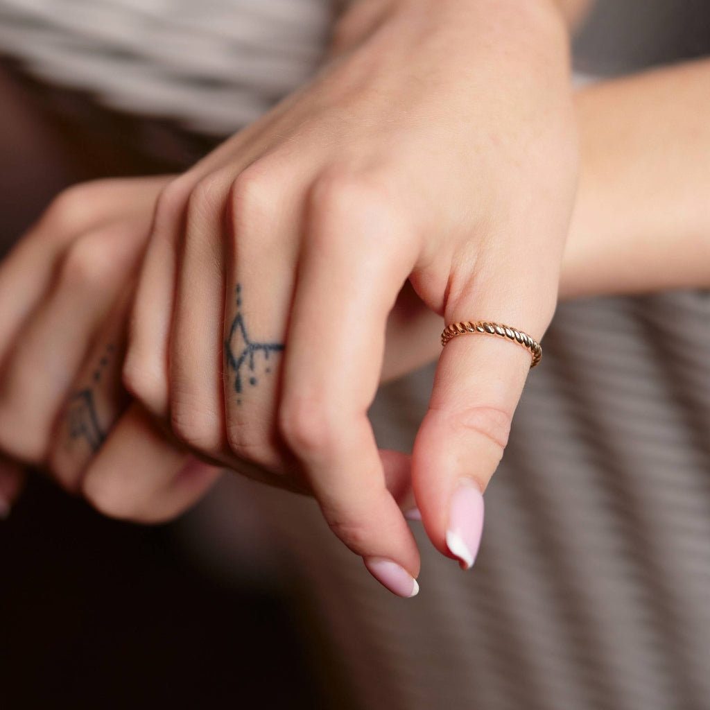 Arta Gold Twist Ring